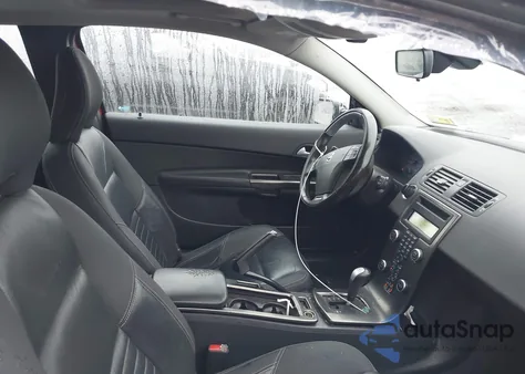 2011 Volvo C30 T5/T5 R-Design z USA, uszkodzony, nr VIN YV1672MK2B2201333